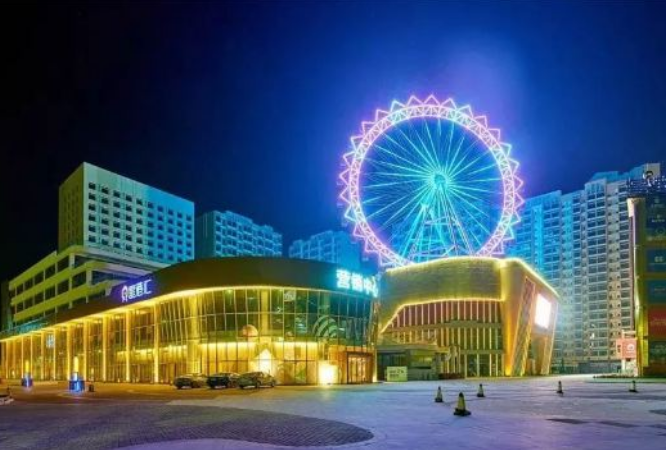  p>星空之眼摩天轮位于阳江市阳东区广雅路星港汇5楼摩天轮广场. /p>