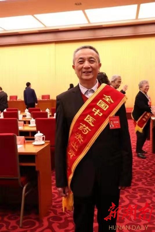  p data-id="gnbibii8ci">江林,第五,六届浏