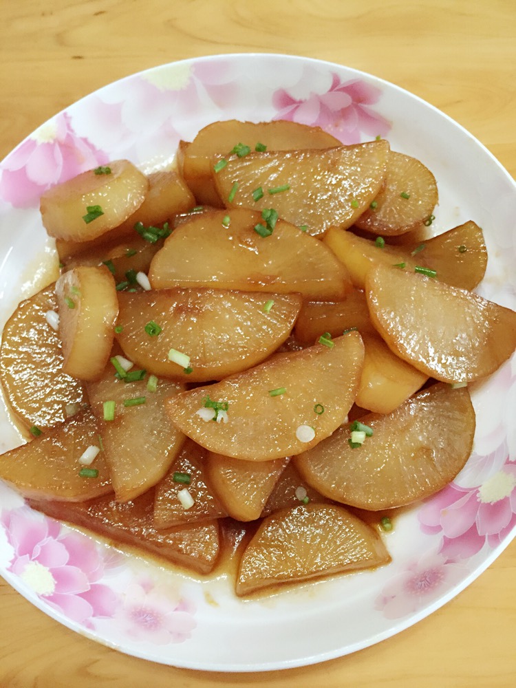  p>烧萝卜是中国鲁系传统家常菜.