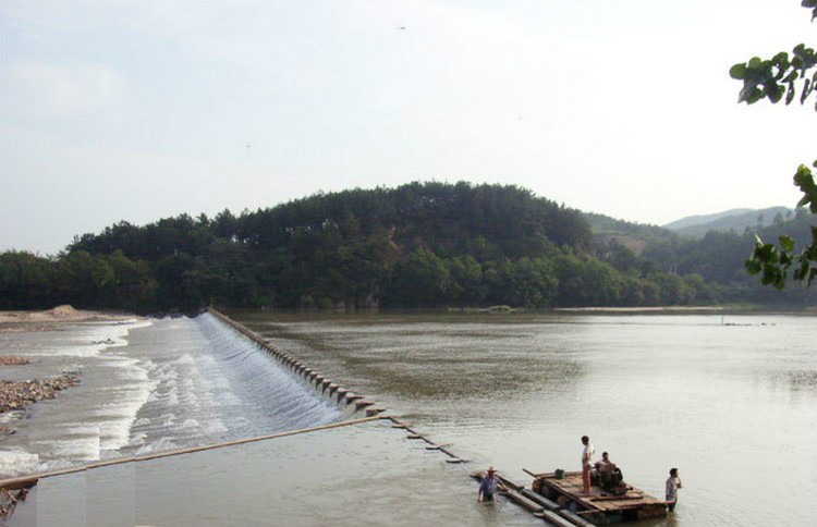  p>潜水又名潜山西河,俗称前河, a target="_blank" href="/item/长江