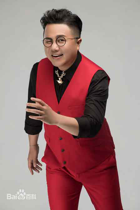 戏看北京》是北京卫视推出的原创嘉宾访谈综艺秀,由曹扬,郑璐担任主持