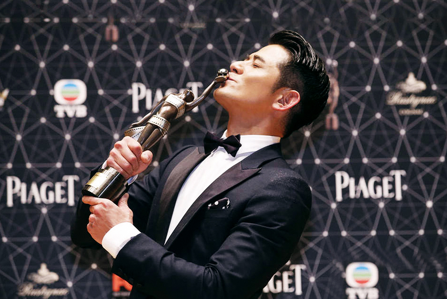  p>香港电影金像奖 i>(hong kong film awards) /i>是由 a target="