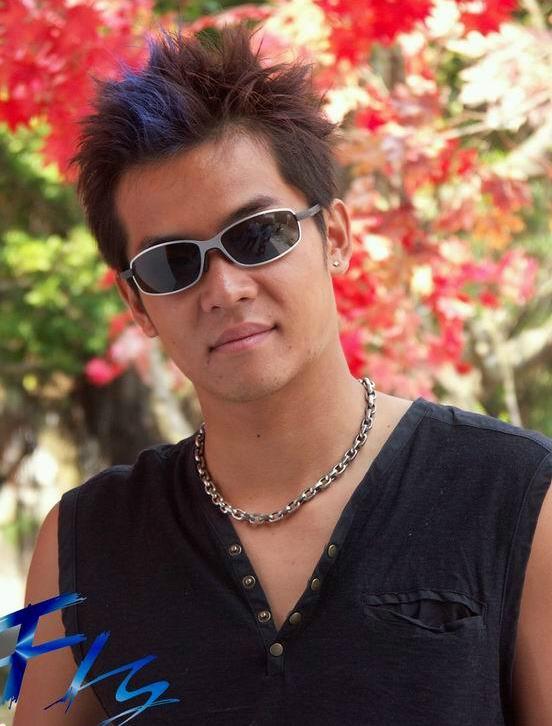  p>姚元浩(how yao),原名邓咏麟,1982年4月19日出生于台湾省基隆市