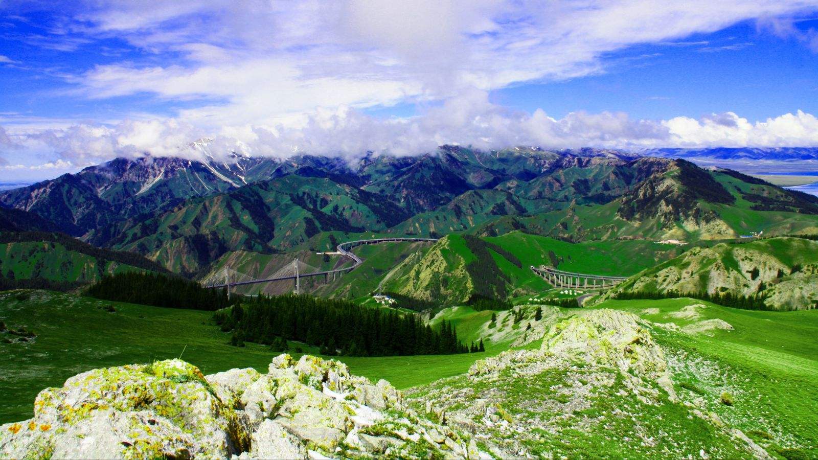  p>果子沟是 a target="_blank" href="/item/伊犁地区/3219088" data