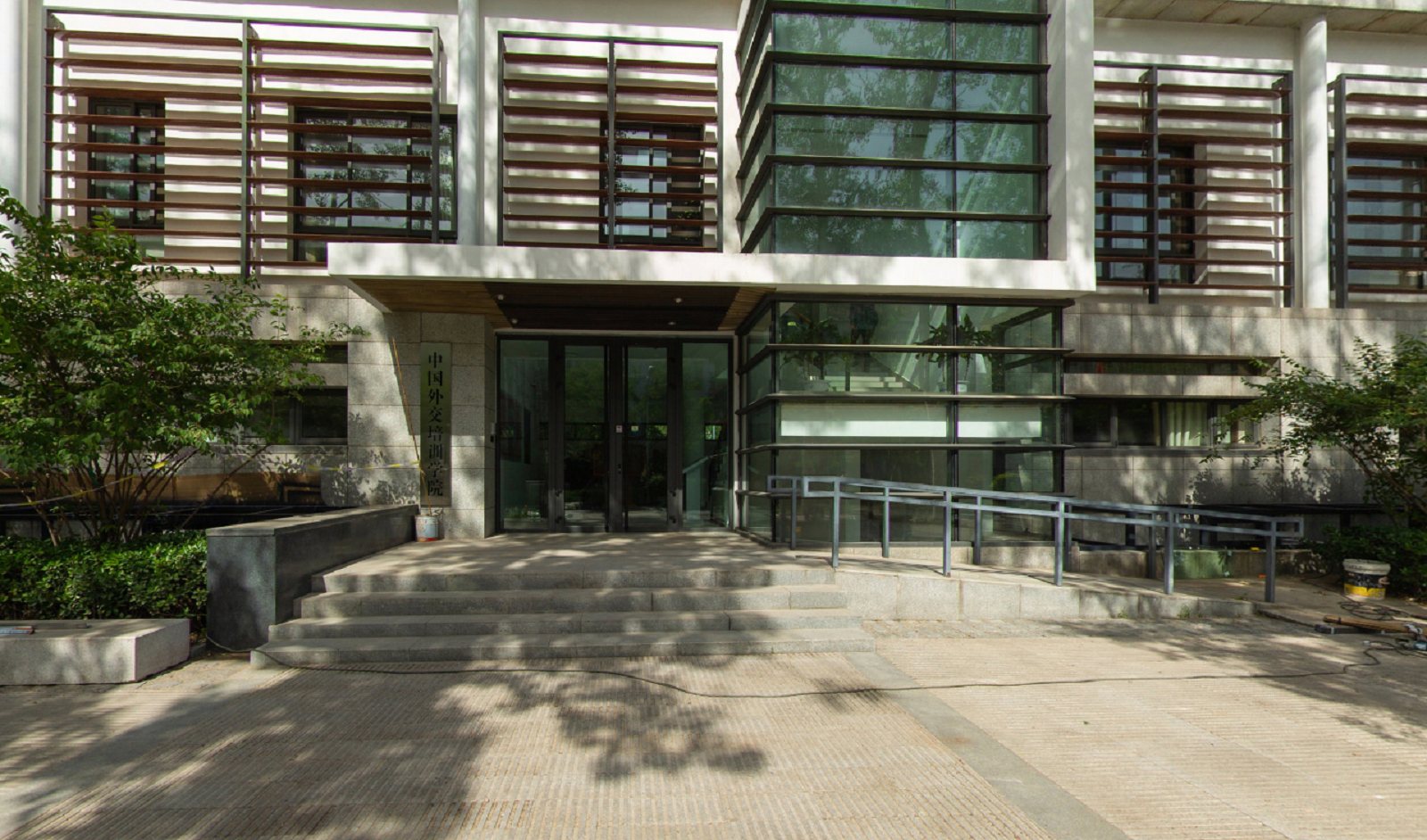  p>外交学院(china foreign affairs university),简称"外院",是 a