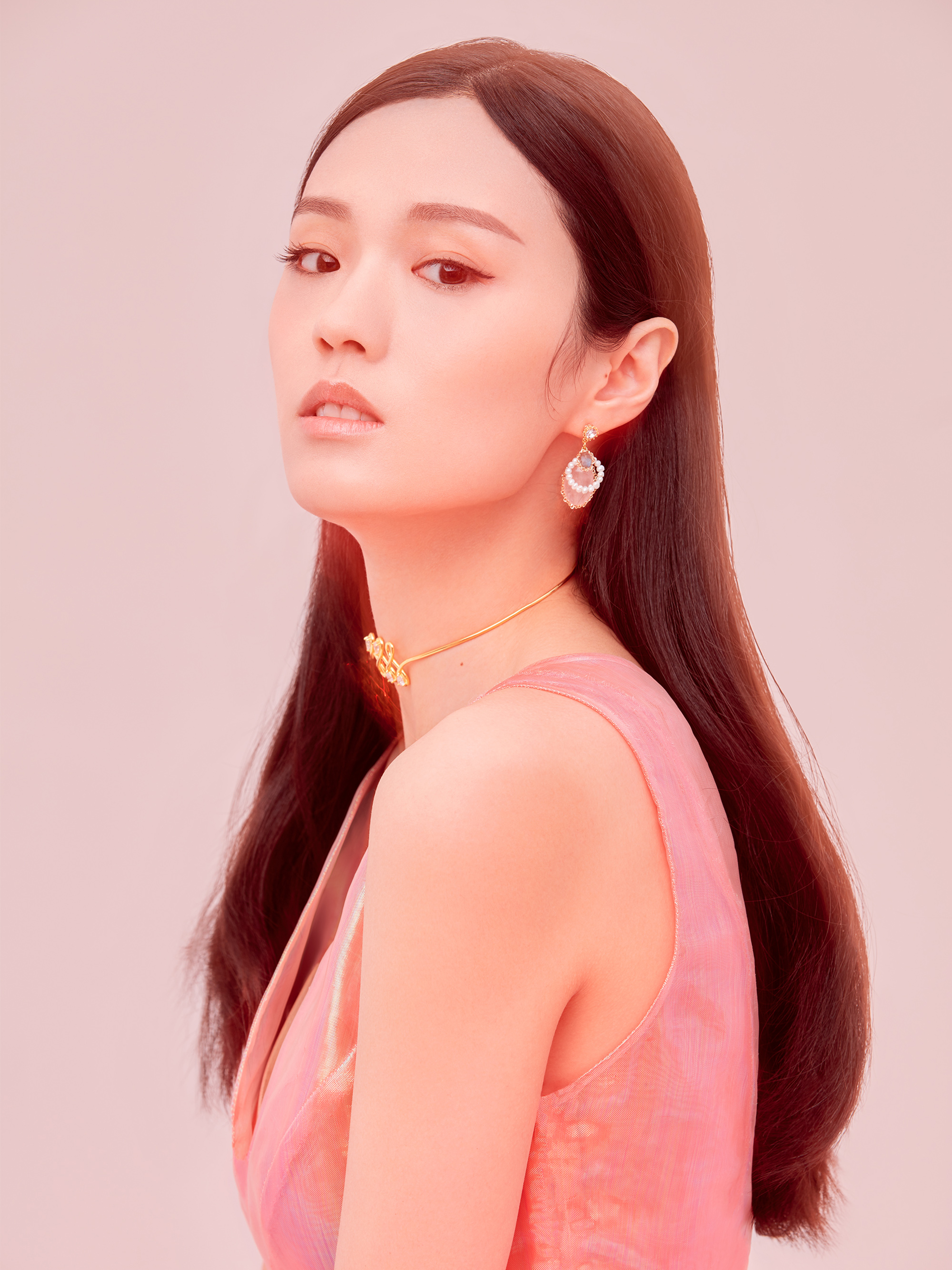 吴了了,女,中国内地女演员