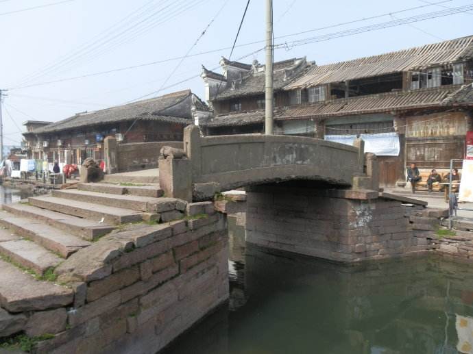  p>位于项城市域南端泥河上,北距市区27公里.