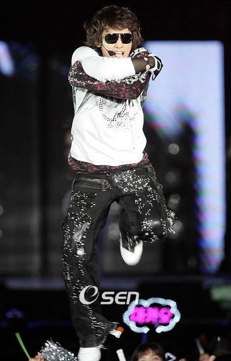  p>郑智薰(rain),1982年6月25日出生于韩国首尔,韩国流行男歌手,演员