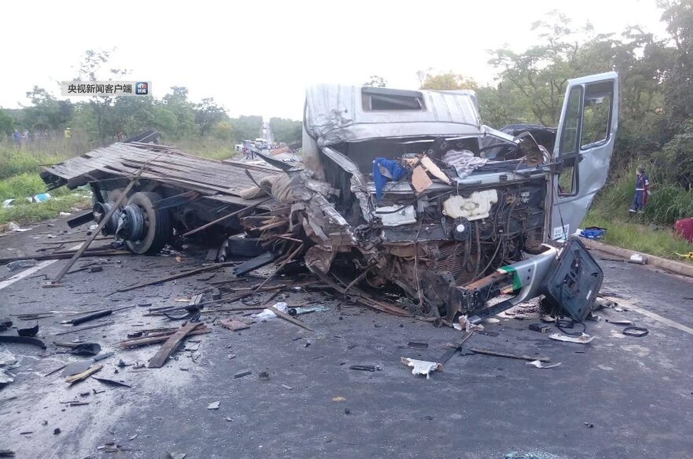 2·15巴西游览车与牵引卡车相撞事故