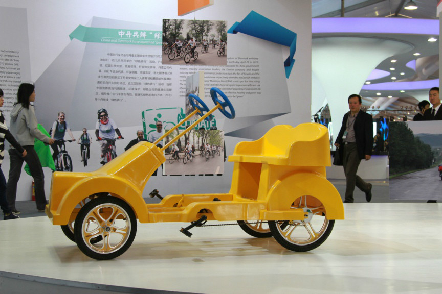 四轮自行车