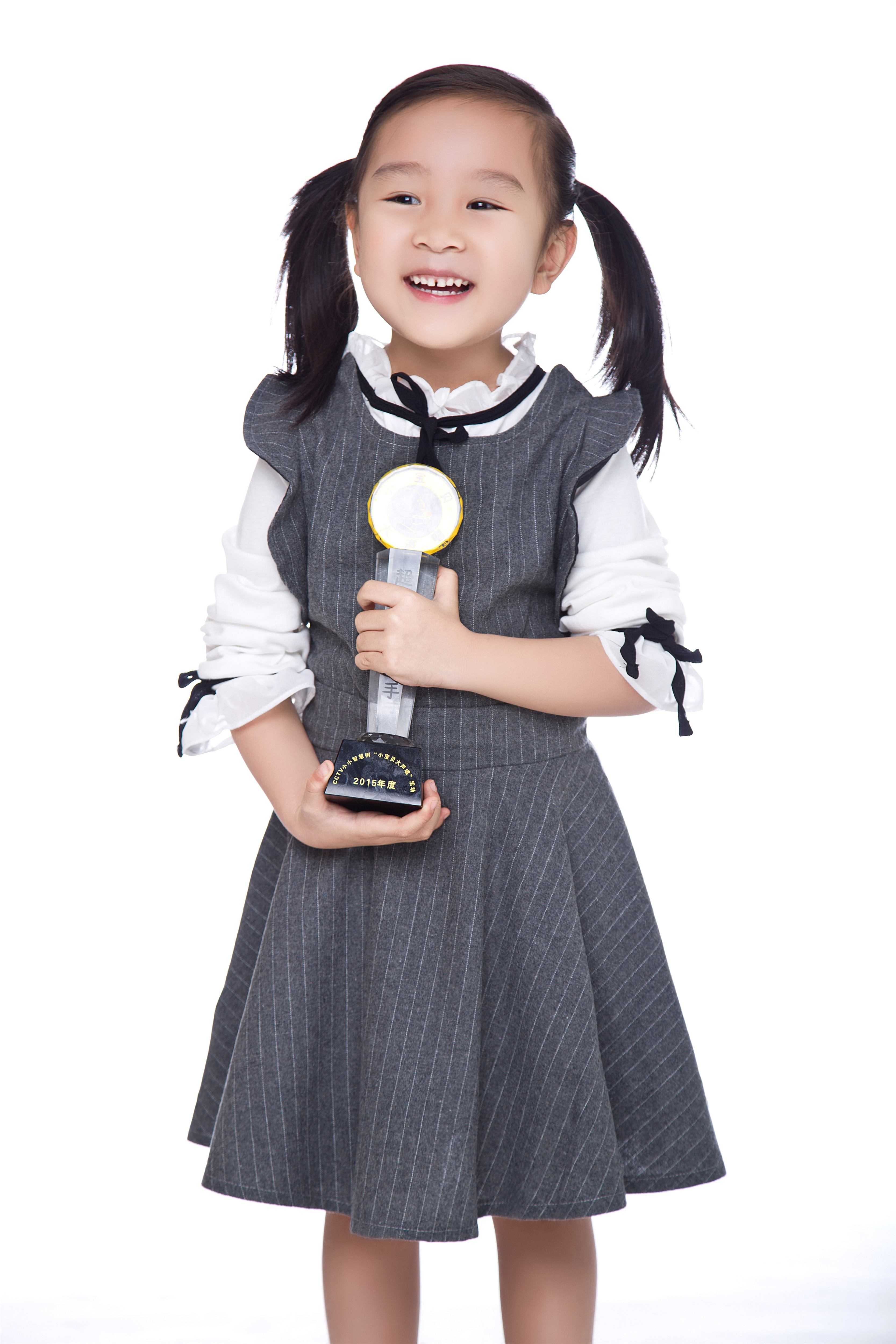  p data-id="gnwhxq4otl">李美妙,2011年7月12日出生,小歌手,小 a