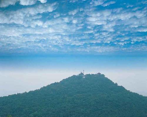 flying clouds over jade emperor hill