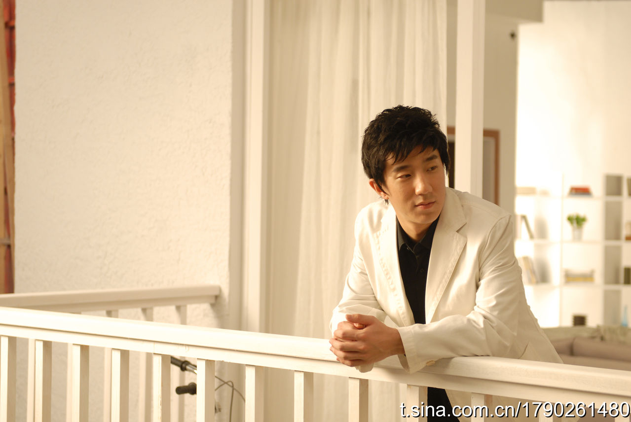  p>房祖名,1982年12月3日出生于美国 a target="_blank" href="/item