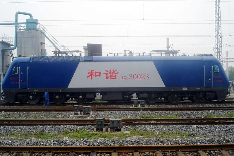  p>电力机车,又称电力火车,是指从供电网(接触网)或供电轨中获取电能