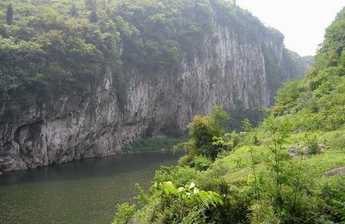  p>御临小三峡位于四川省 a href="#" data-lemmaid="16896">广安 /a>