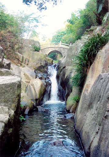 南昌梅岭洪崖丹井