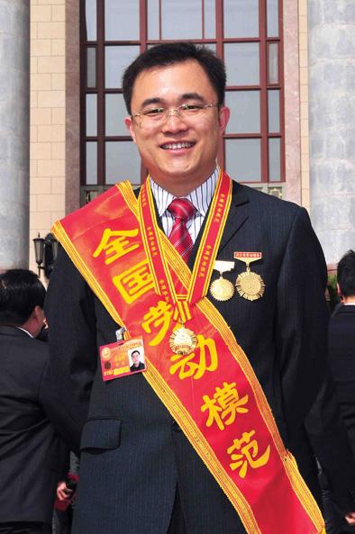  p>马志伟,入厂7年荣获首钢青年岗位能手称号;入厂8年荣获北京市经济