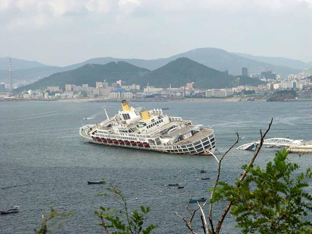  p>奥利安娜号是1957年由英国龙骨造船公司制造,船长260米,船舱面积6