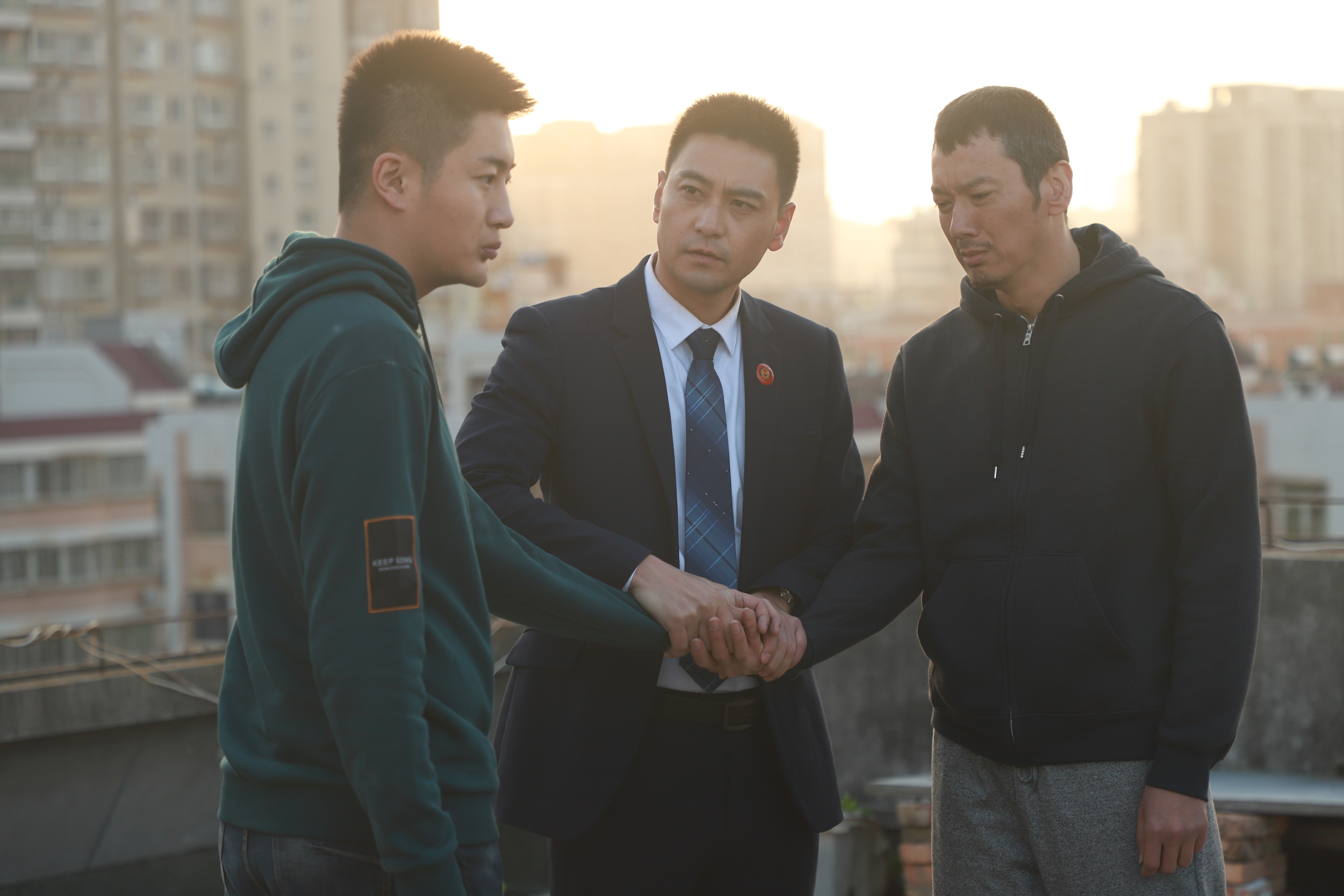 《又见彩虹》是由 a target="_blank" href="/item/中央电视台电影