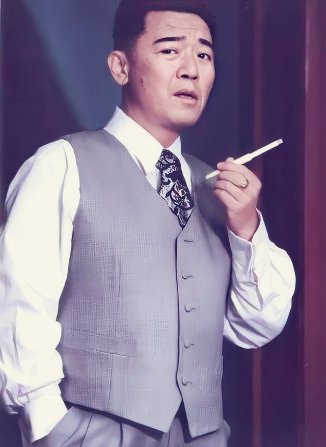 >祝鸿才是电视剧《 a target="_blank" href="/item/半生缘/10418431"