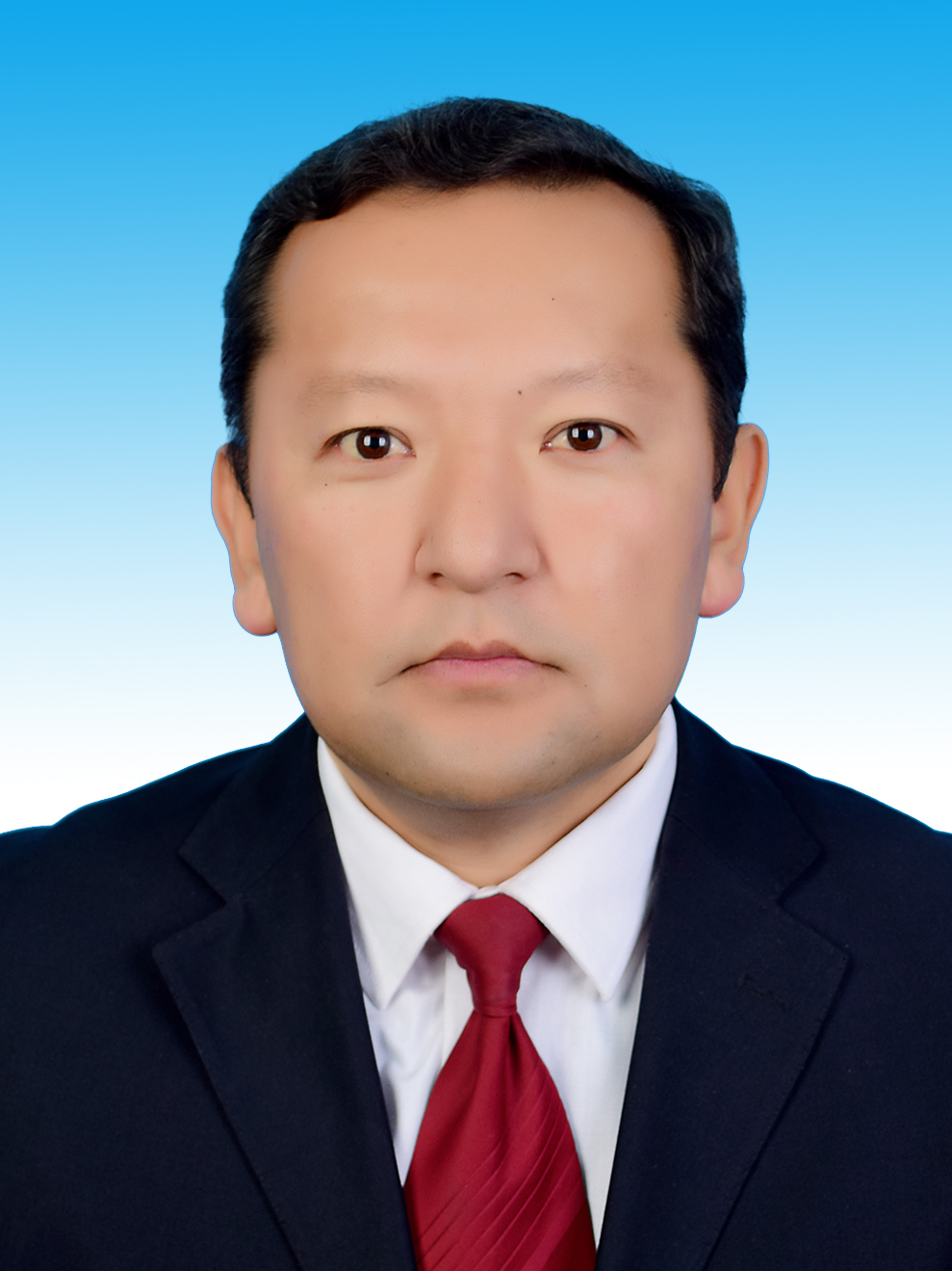 男,柯尔克孜族,1972年1月出生,新疆阿合奇县人,中共党员,在职大学学历