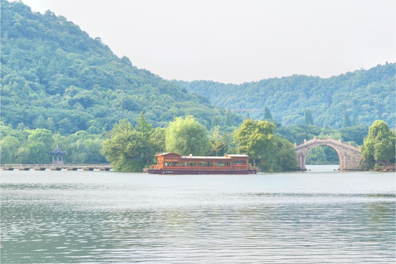  p>杭州湘湖游船位于杭州市萧山区风情大道2758号浙江湘湖旅游度假区