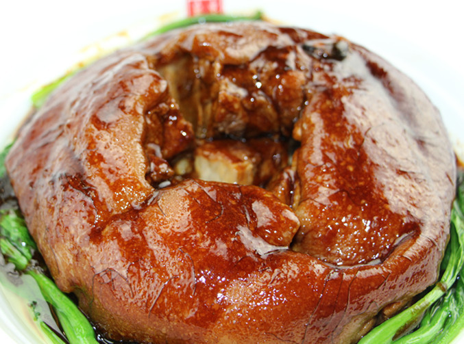  p>红烧圆蹄是一道美食,主要食材是猪圆蹄. /p>