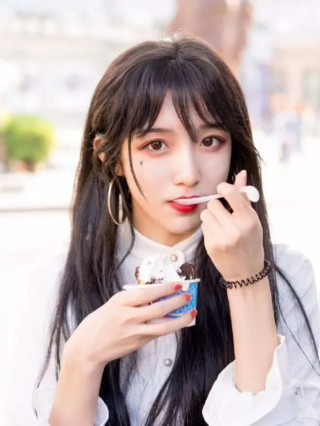  p>abbily,曾用名叫王嘉辉(王嘉菲),已改名为王玥雯,2002年12月13日