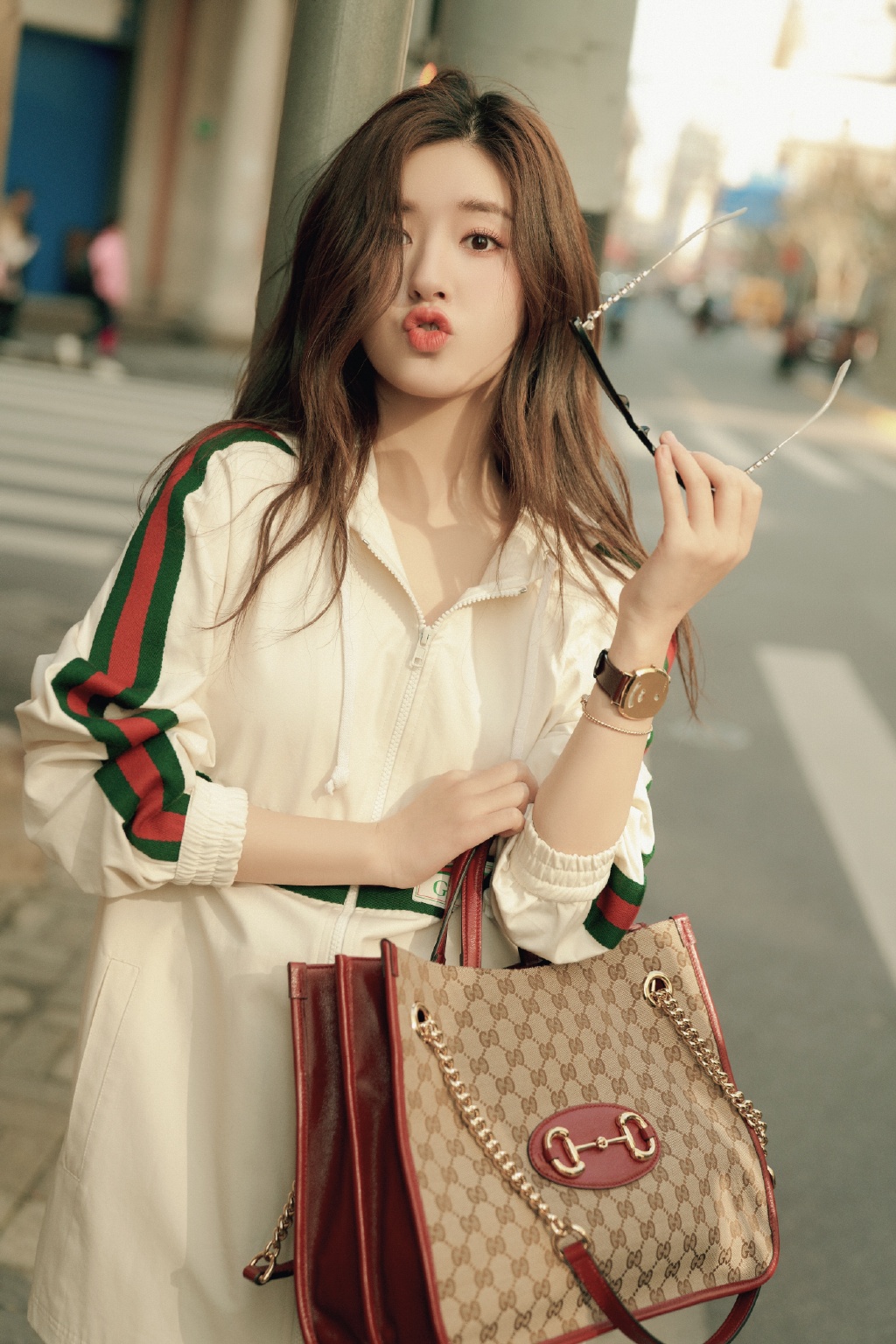  p>赵露思,1998年11月9日出生于四川省成都市,中国内地女演员.