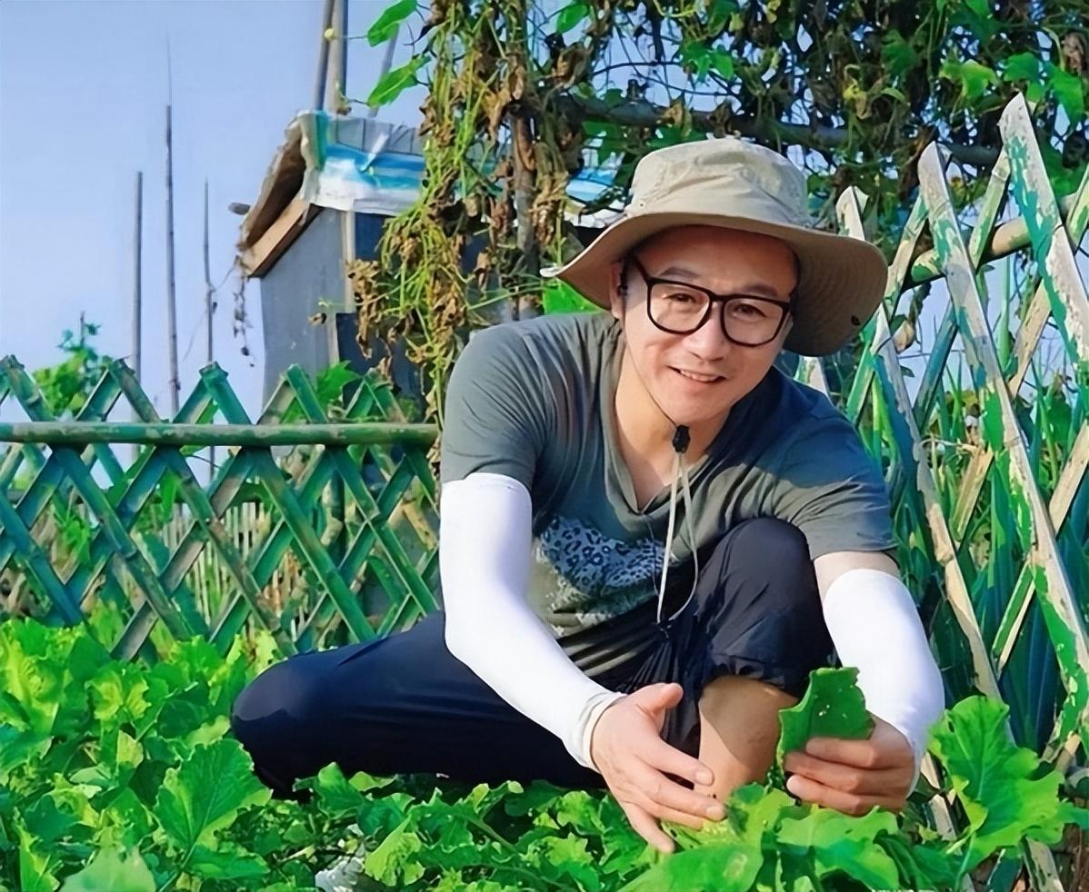 “虚竹”高虎吸毒封杀后改行送外卖！息影八年不会复出_百科TA说