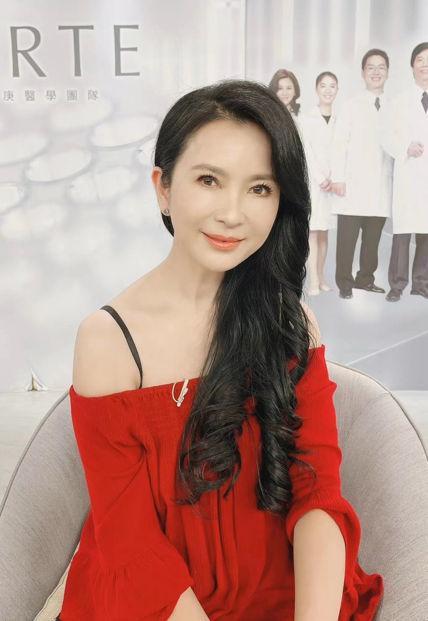  p data-id="go0q6fkcjn">张诗涵,现名张倩,1964年11月18日出生于中国