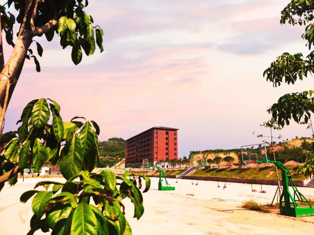 梧州医学高等专科学校