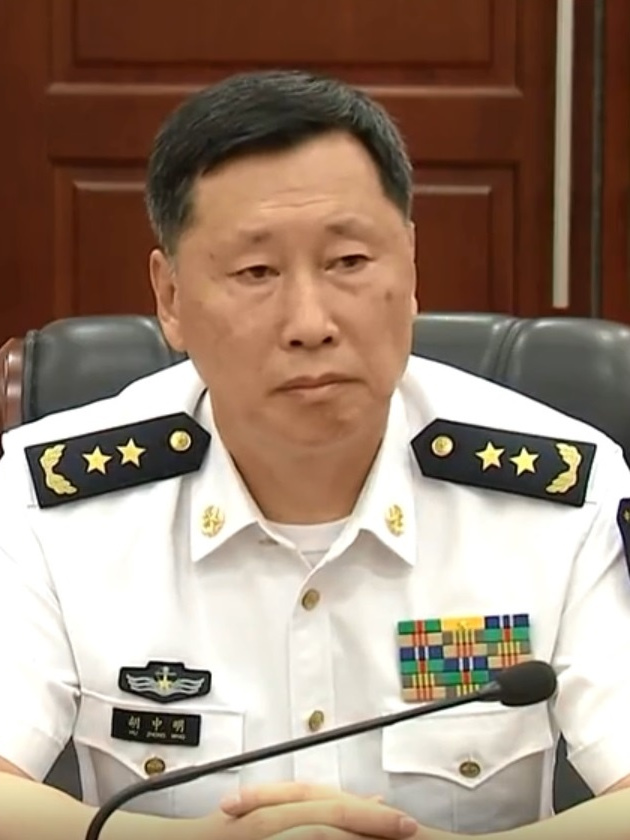 p data-id="gnbuehe2qk">胡中明,男,海军中将军衔.