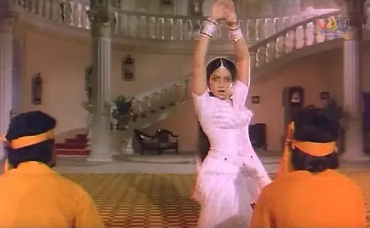 蛇女是由harmesh malhotra指导,希里黛玉,里希·卡普尔主演的印度电影