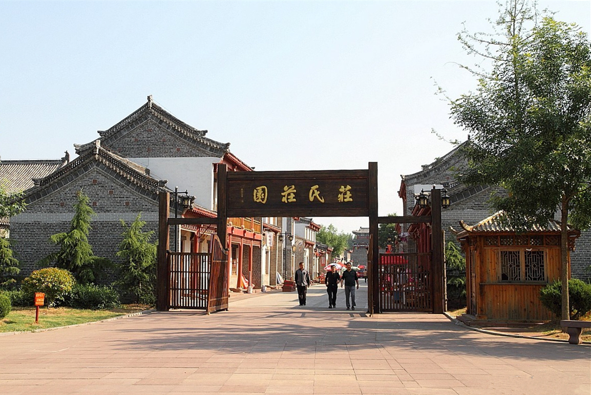  p data-id="gnwlqpys4q">庄氏庄园位于山东省临沂市莒南县大店镇,以