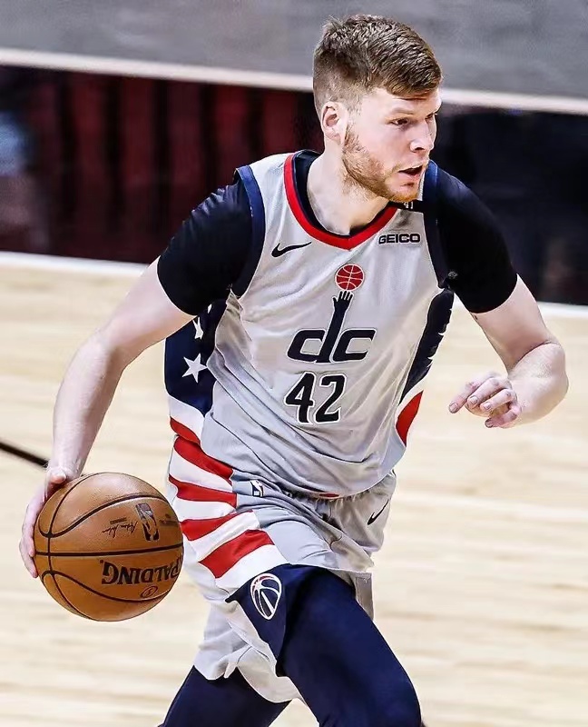  p data-id="gnbs1jqk3x">戴维斯·贝尔坦斯(davis bertans),1992年11