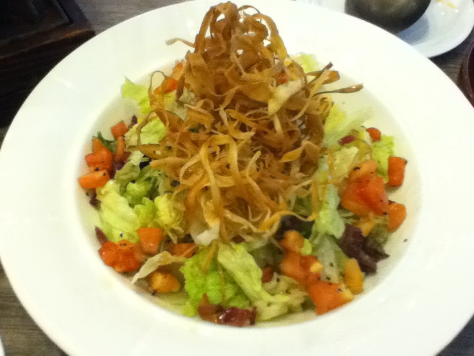 是一家餐馆,位于<a target="