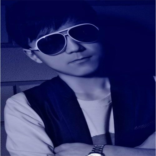 >刘坤(又名箫玉),国籍中国  钰箫缘教育创始人 男 汉 音乐人 流行歌手