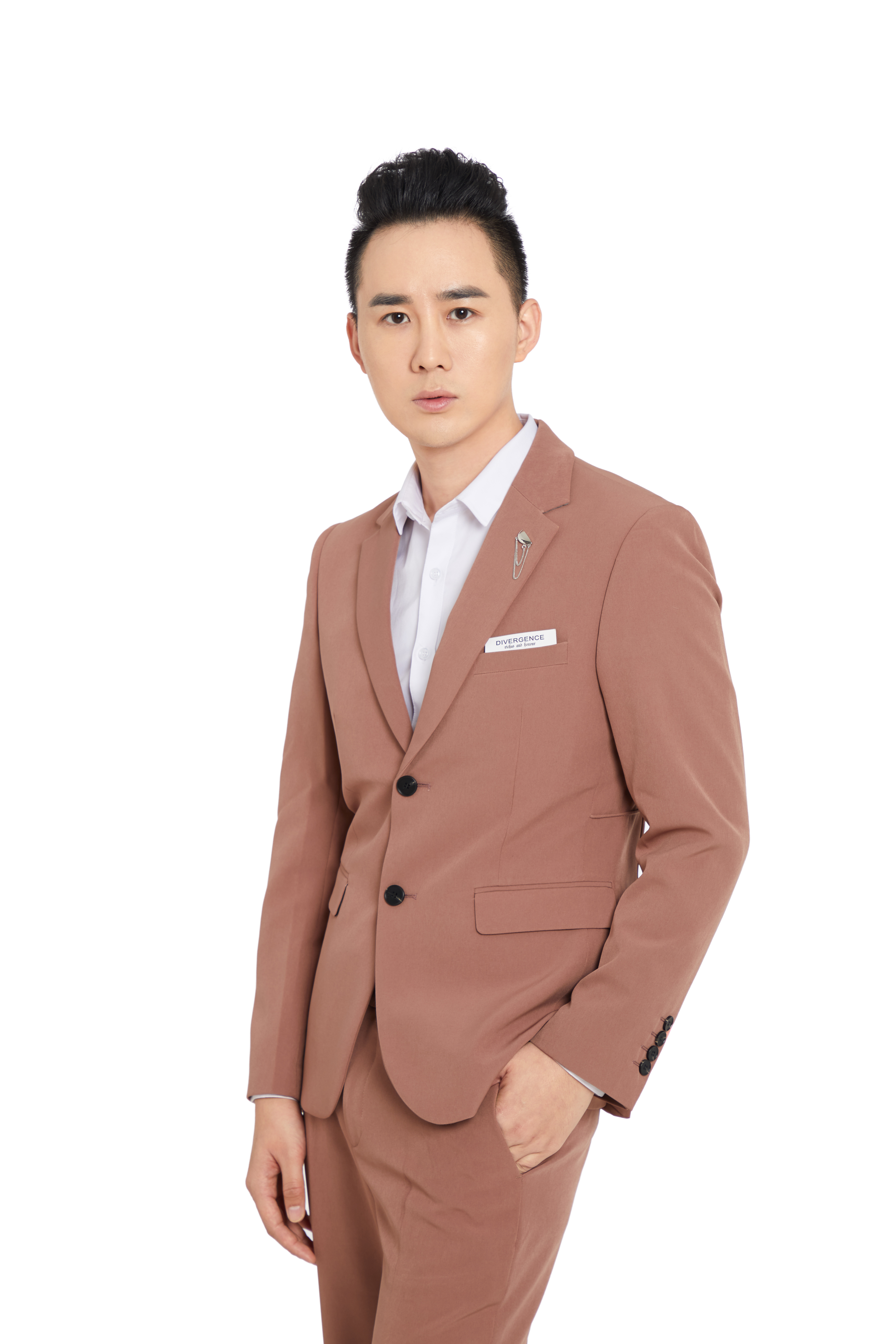  p>孔雀哥哥 原名刀阁李拉(李大勇)云南东川人,中国第一反串主播,综艺