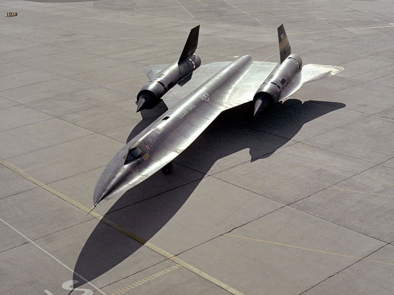  p>sr-71侦察机(英文:sr-71,绰号:blackbird,译文:黑鸟),是美国空军一