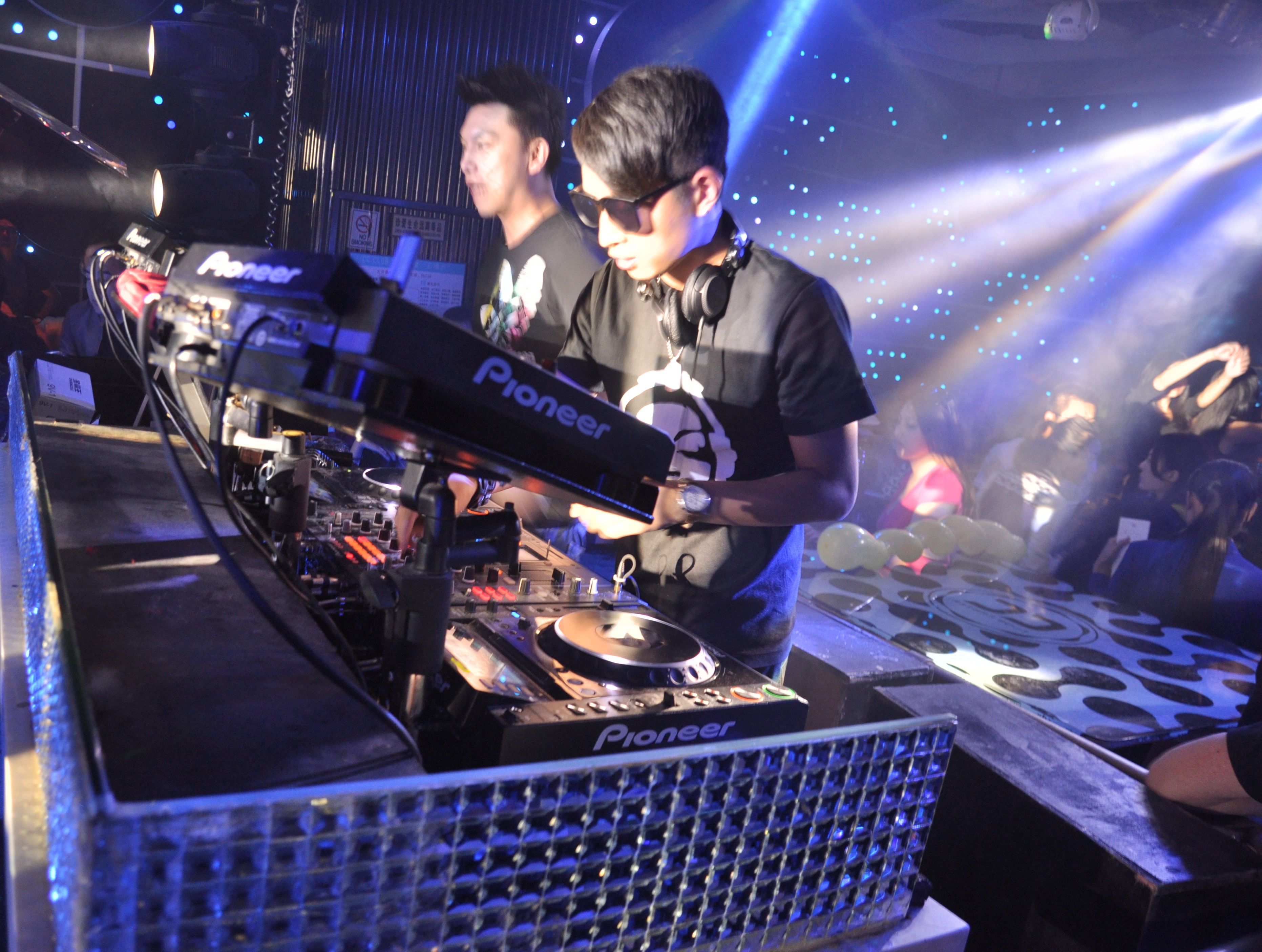 dj maku
