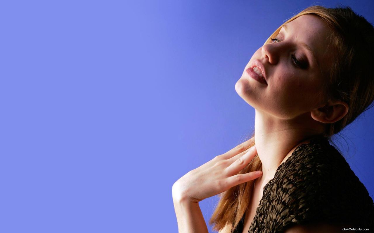  p>凯丽·加纳(kelli garner),全名为凯利·布里安娜·加纳(kelli