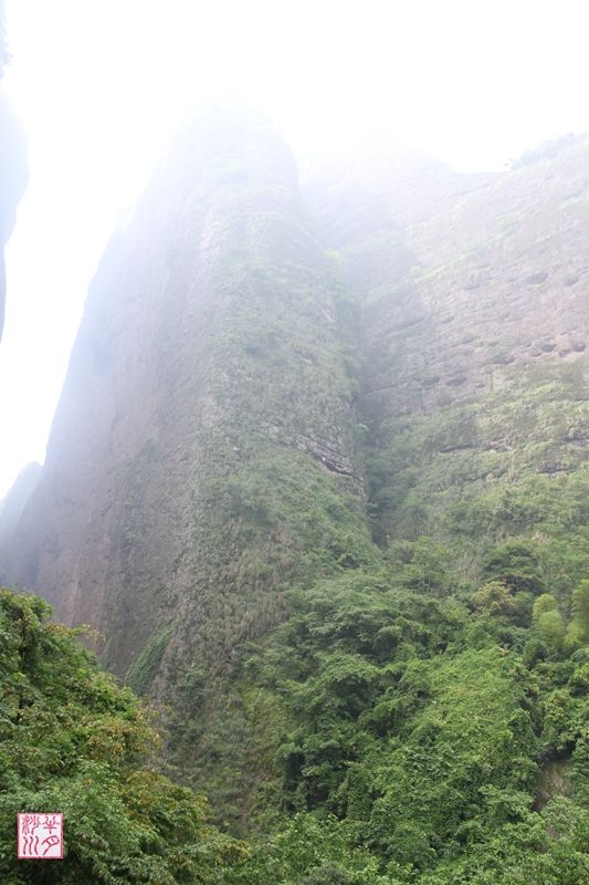  p data-id="go0oh6mlfp">一线天,是我国名山奇峰中常有的石景,因两壁