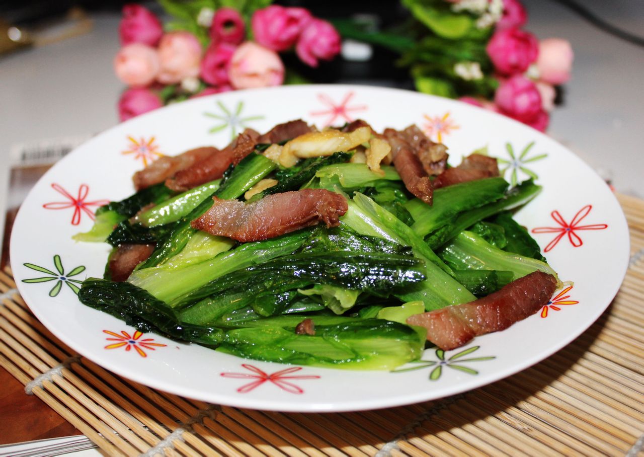 腊肉炒油麦菜