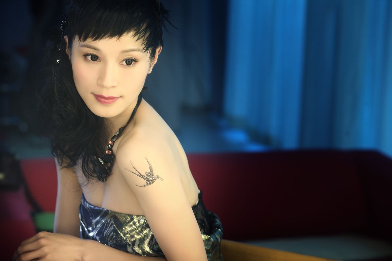 于浙江省金华市浦江县,毕业于浙江省艺术学院越剧表演班,中国女演员