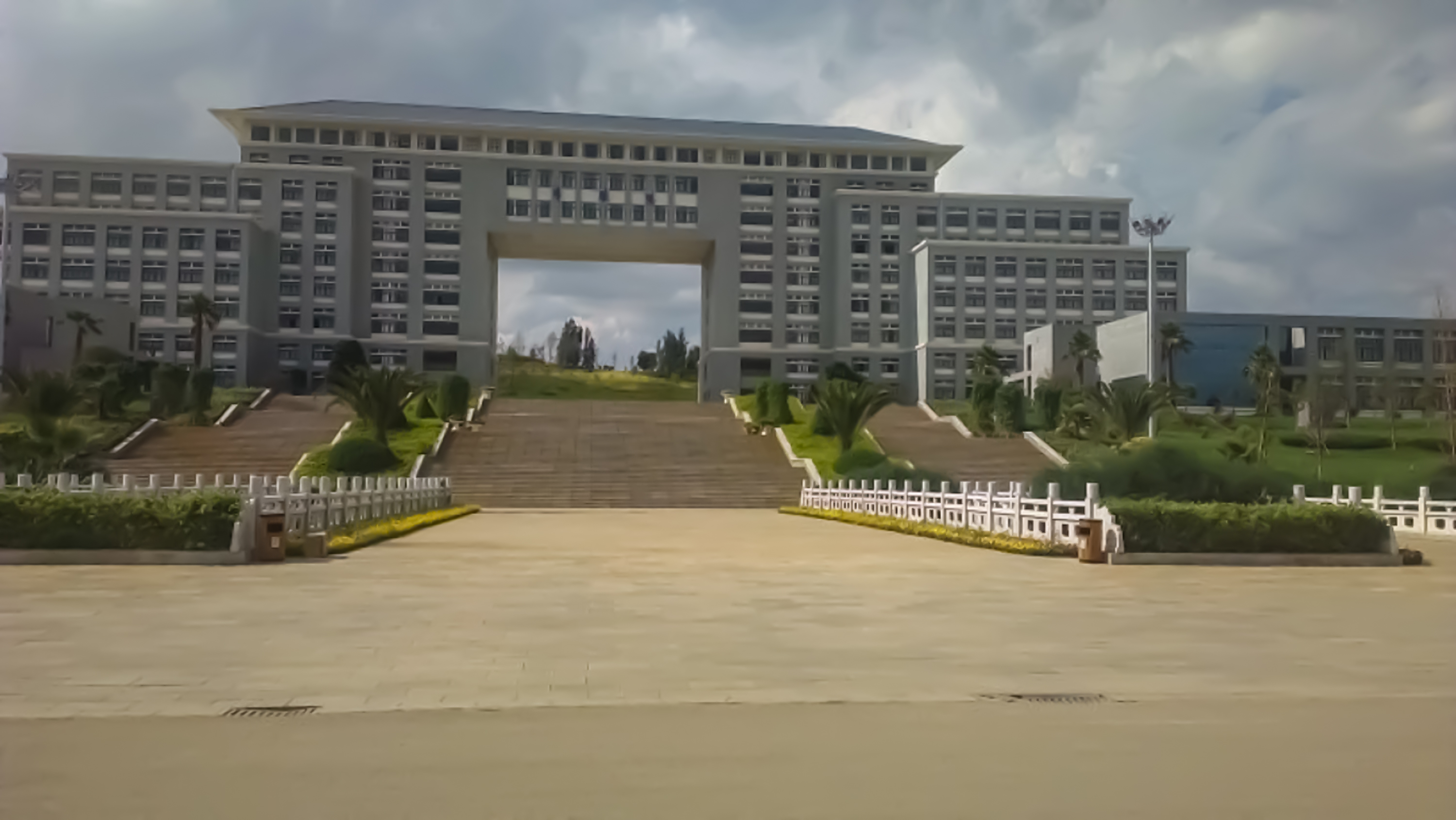 昆明师范高等专科学校