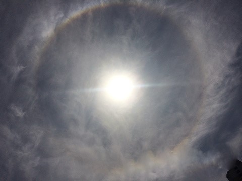  p>薄幕卷层云为均匀的 a href="#" data-lemmaid="10352317">云幕 /a