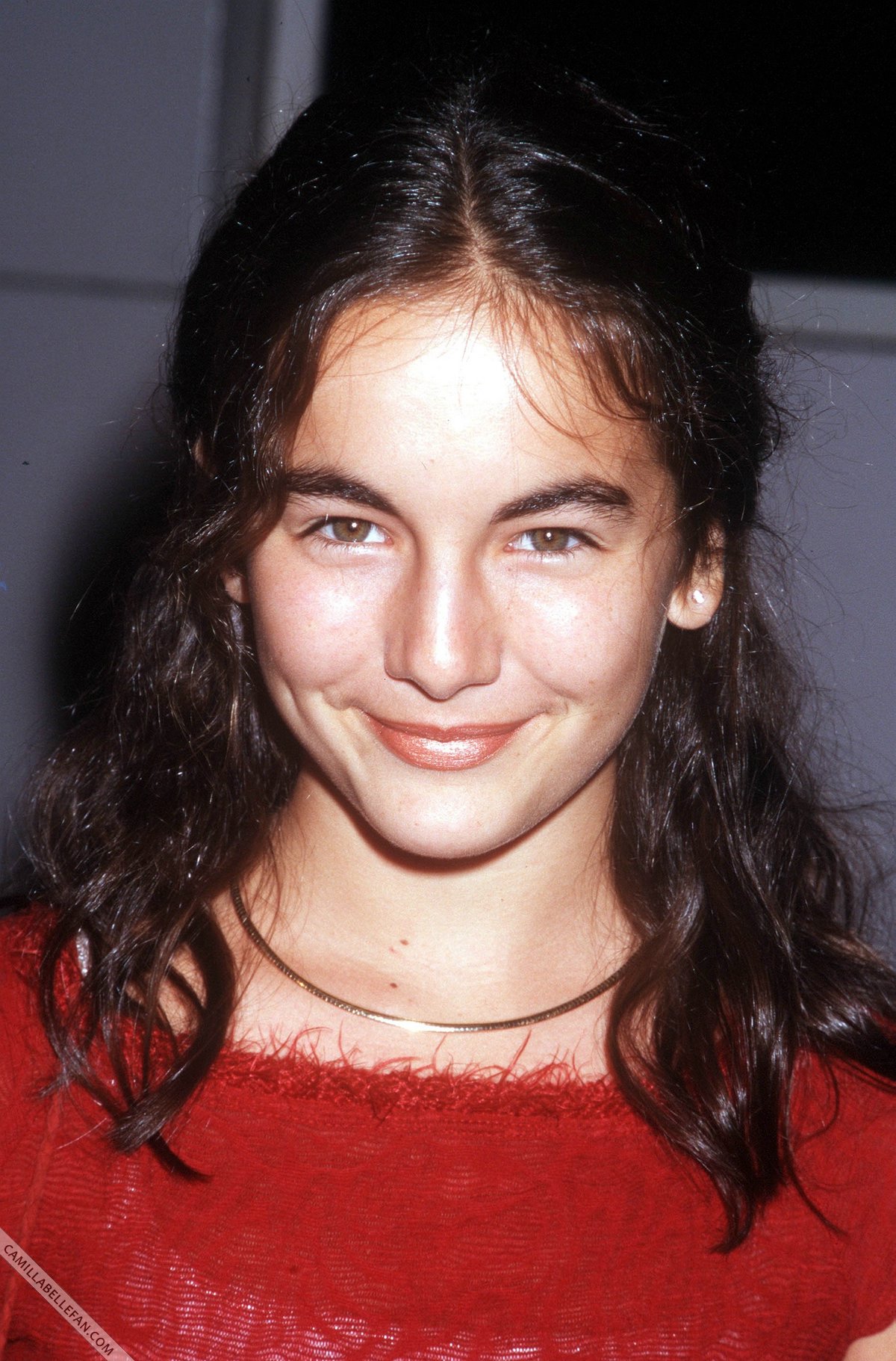 belle),1986年10月2日出生在美国加利福尼亚,美国影视演员