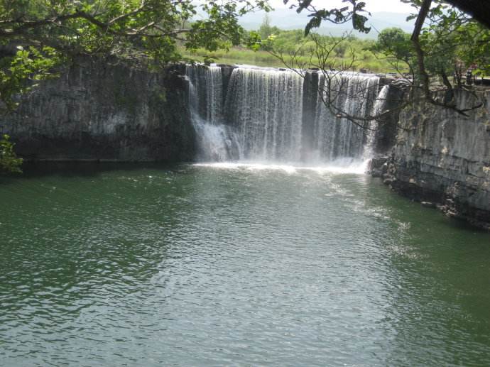 镜泊湖熔岩隧道风景