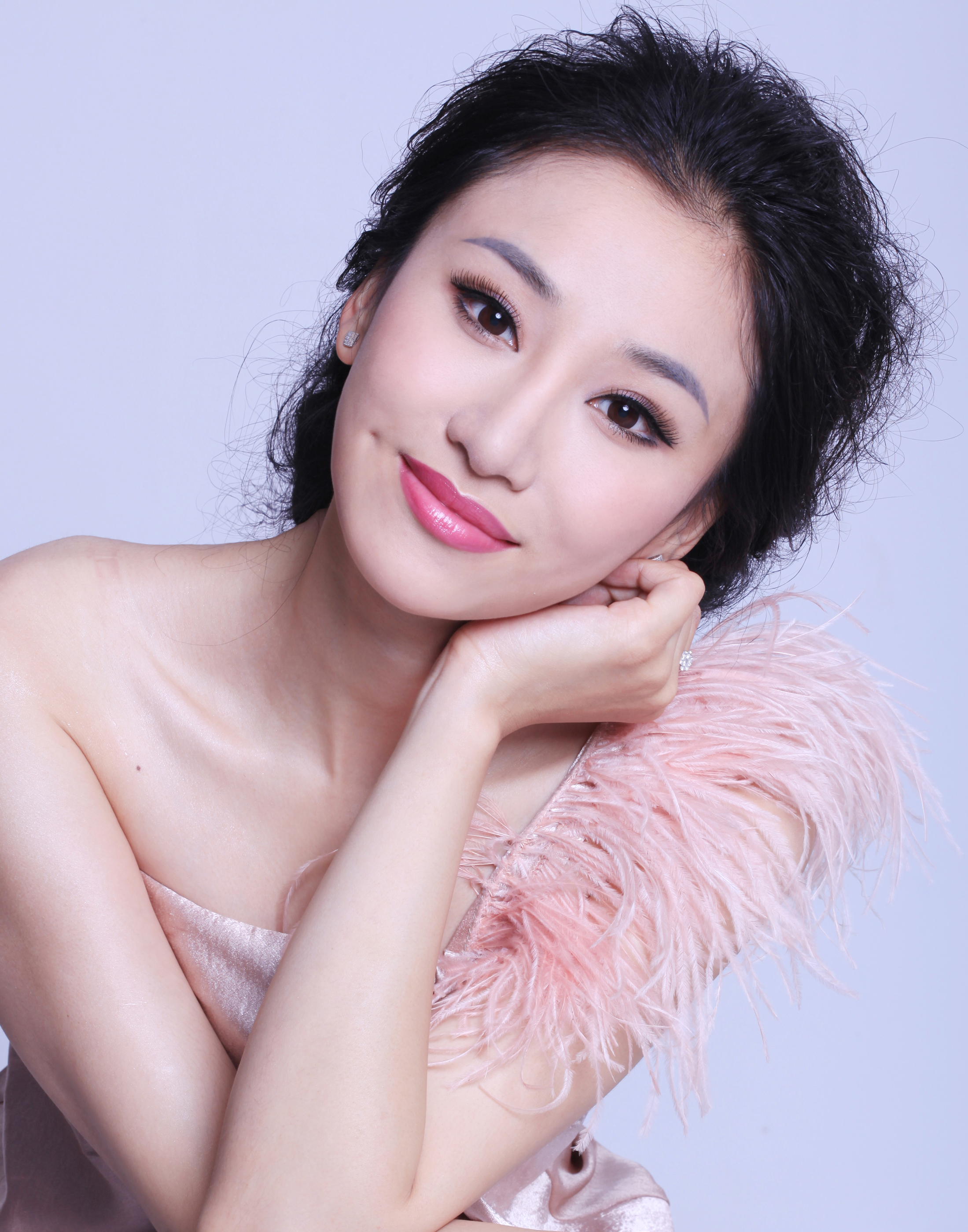  p>朱子岩,原名朱泠谛,1985年12月29日出生于贵州省贵阳市,中国内地女